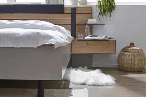 Bett Scottsdale - inkl. Polsteraufsatz, Konsole links/rechts, Paneelaufsatz links/rechts mit Beleuchtung, Liegefläche ca. 180x200 cm, Wildeiche massiv, Lack samtgrau