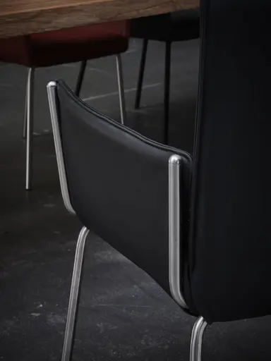 Armlehnstuhl 4900 - Leder, Schwarz, Aussenliegendes Gestell, Edelstahl