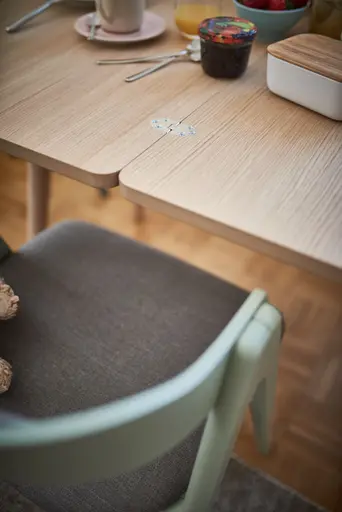 Armlehnstuhl Edge - Grau, Buche massiv, Salbei, lackiert