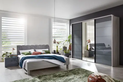 Schwebetürenschrank 3-türig EM Arango - mit Passepartout und Beleuchtung, B. ca. 298 cm, Dekor Eiche grau, Anthrazitglas, Kristallspiegel