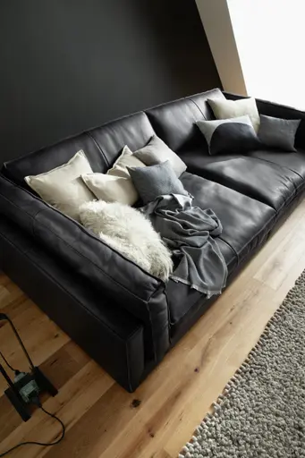 Sofa Aprino 3 - 4-Sitzer XXL, Dickleder, schwarz, Armlehne Kissen