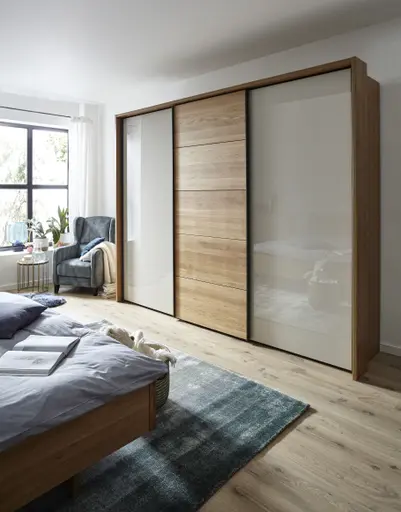 Schwebetürenschrank Lenoso -  B. ca. 260 cm, Eiche massiv, Glas, Champagner