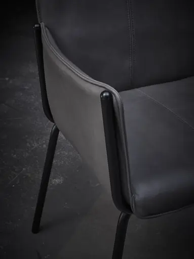 Armlehnstuhl 4900 - Leder, Eisengrau, Aussenliegendes Gestell schwarz