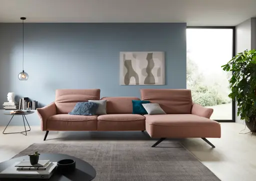 Ecksofa Bormio - 3-Sitzer mit Longchair rechts inklusive Relaxfunktion (motorisch), Stoff, Pfirsich