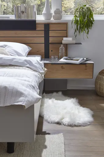 Bett Scottsdale - inkl. Polsteraufsatz, Konsole links/rechts, Paneelaufsatz links/rechts mit Beleuchtung, Liegefläche ca. 180x200 cm, Wildeiche massiv, Lack samtgrau