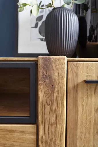 Lowboard Blackpool - Eiche massiv mit Metallrahmen schwarz und Holzbalken