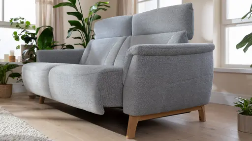 Sofa Nevin - 2,5-Sitzer inkl. Sitzvorzug (motorisch) und Kopfpolsterverstellung, Stoff, Silbergrau