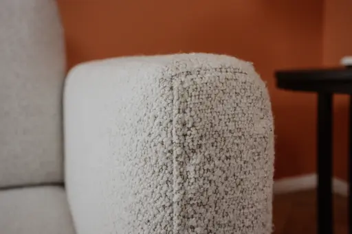 Sofa Estrela 2.0 - 2,5-Sitzer inkl. Kopfteil/Armteil verstellbar und Sitzvorzug motorisch, Stoff, Creme