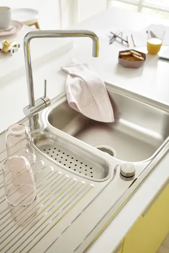 Inselküche 55.100 GL 9 500, Pastellgelb Satinlack