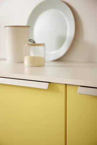 Inselküche 55.100 GL 9 500, Pastellgelb Satinlack