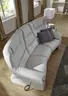 Trapezsofa EM Aarhus - mit Cumulyfunktion elektrisch inkl. ausklappbarer mittl. Rücken, Leder, Silbergrau